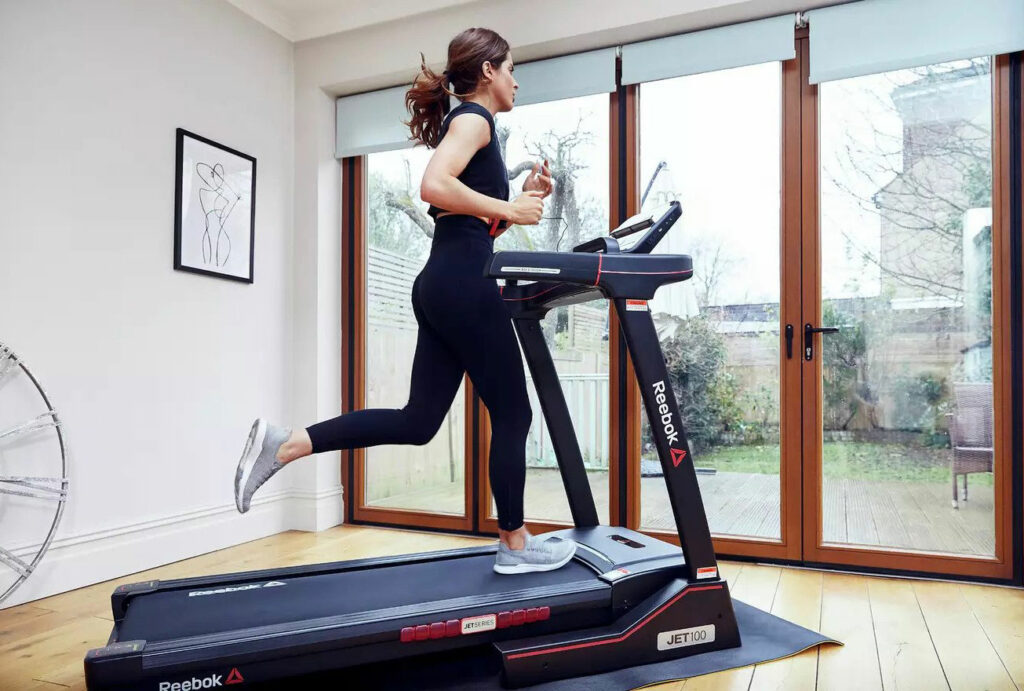 Reebok Jet 100 Treadmill runing